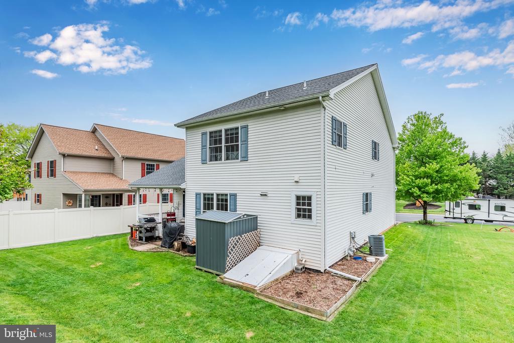 145 Lakeside Dr
