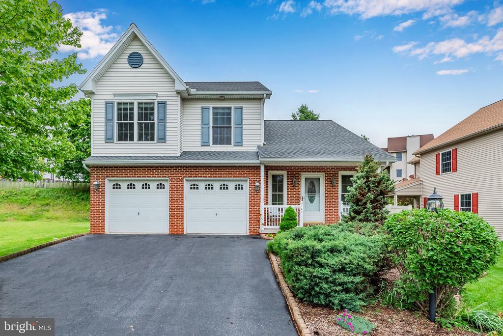 145 Lakeside Dr