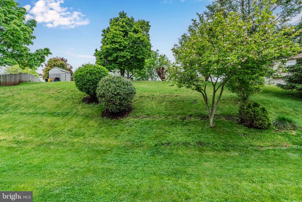145 Lakeside Dr