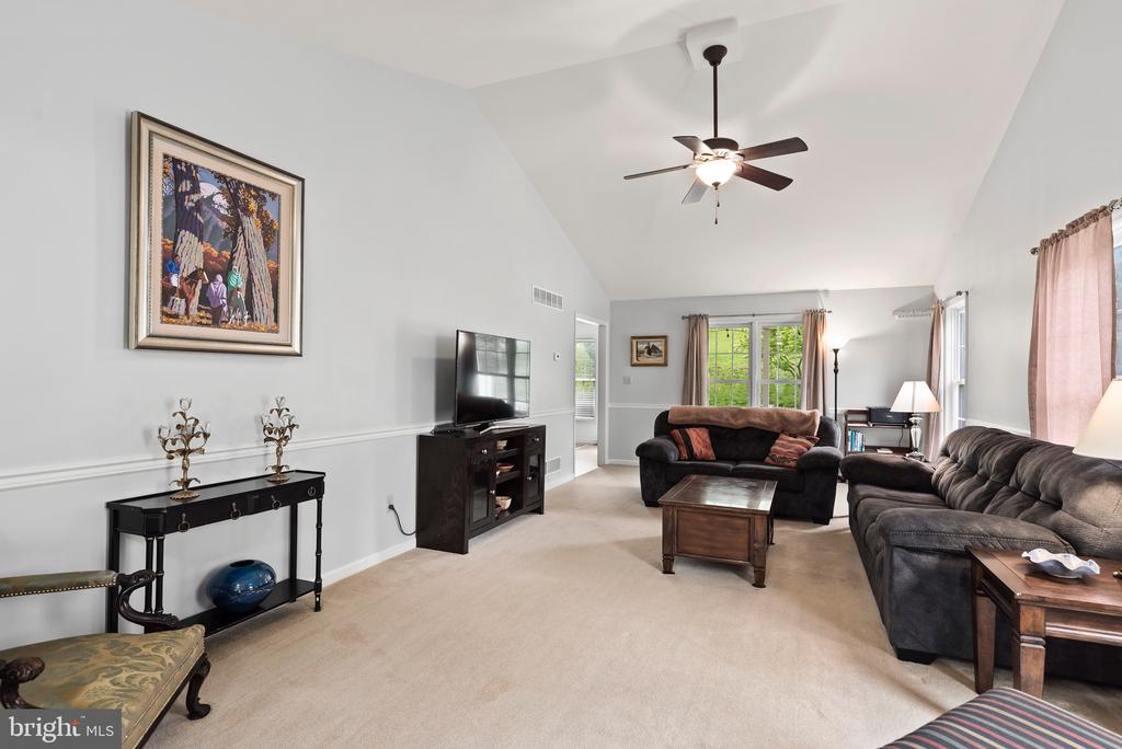 145 Lakeside Dr