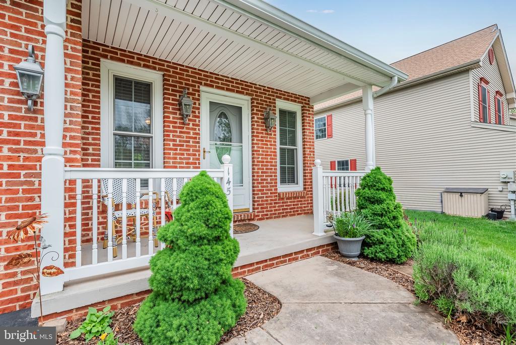 145 Lakeside Dr