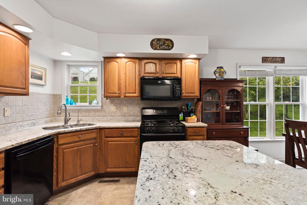 145 Lakeside Dr