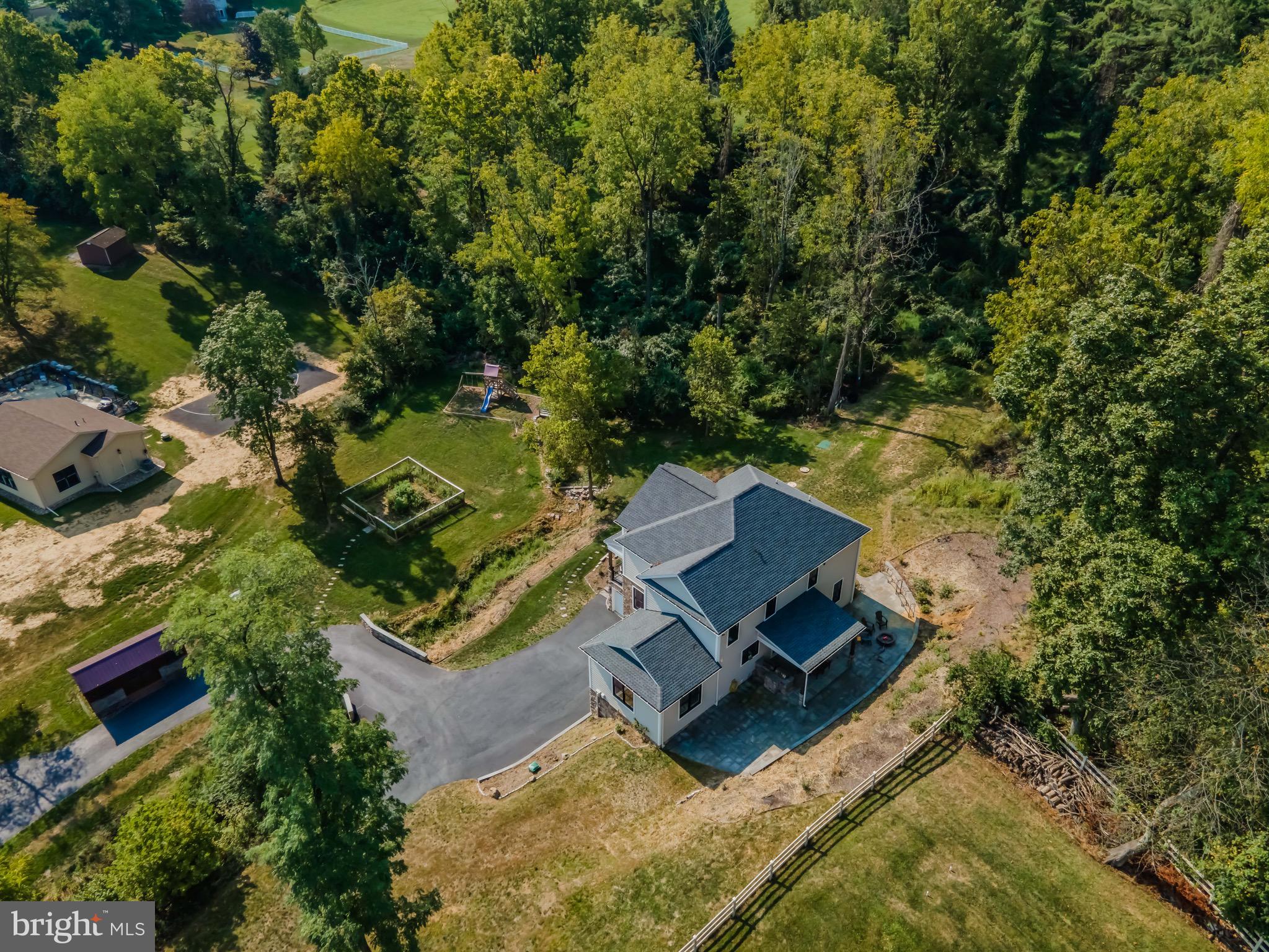 26 Jennifer Ln