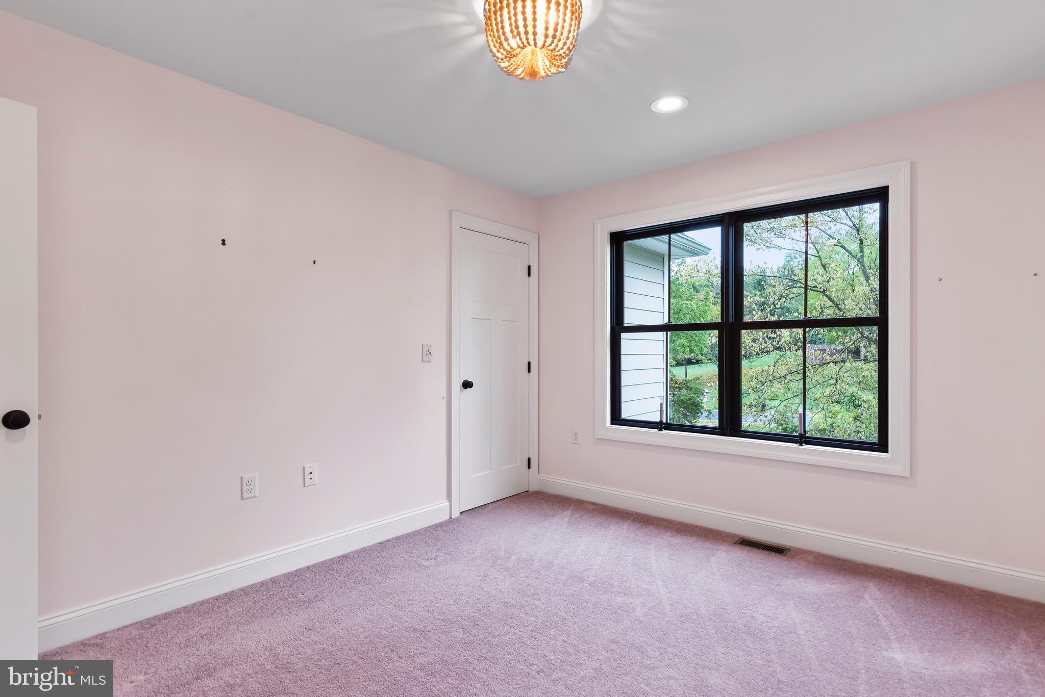 26 Jennifer Ln