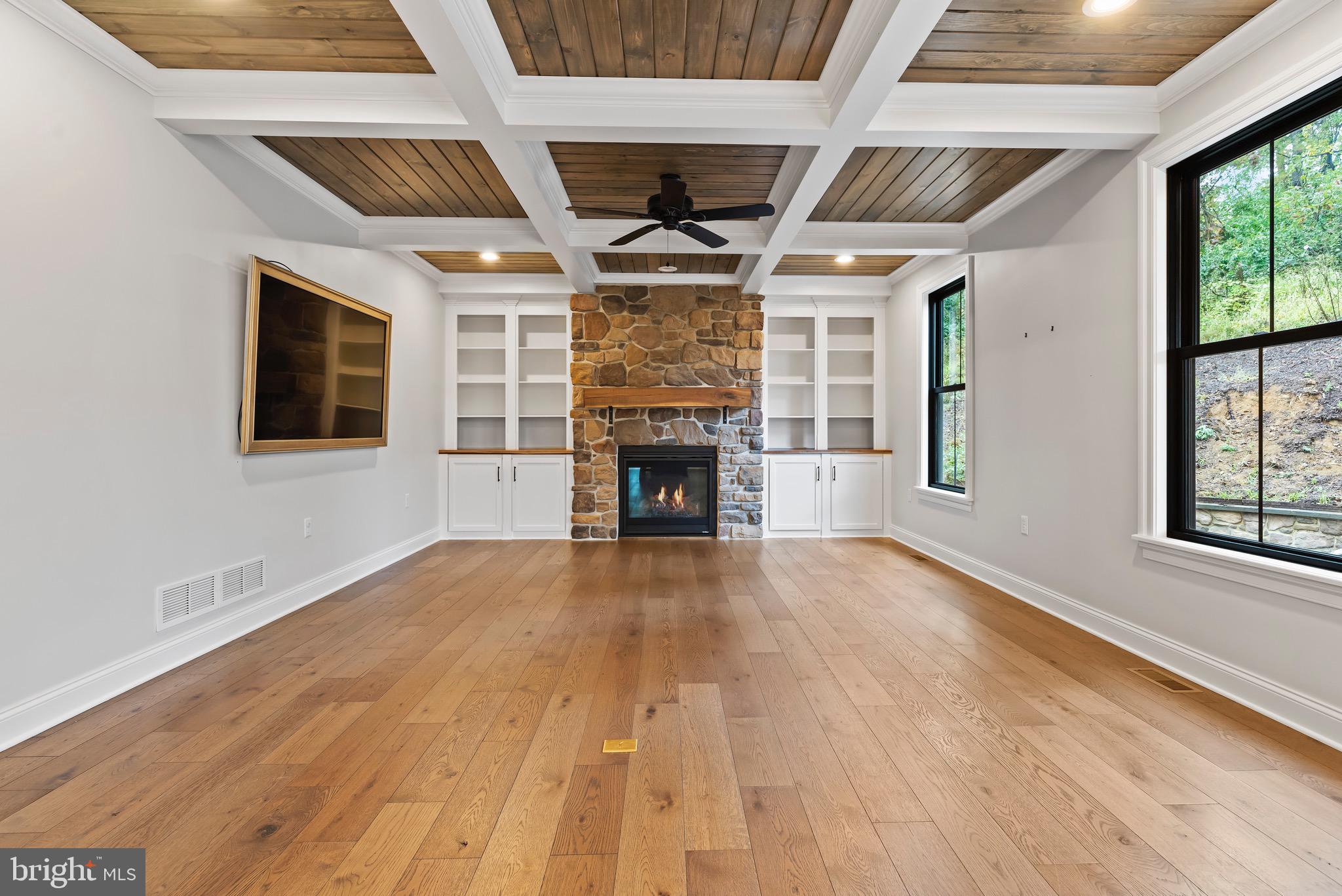 26 Jennifer Ln