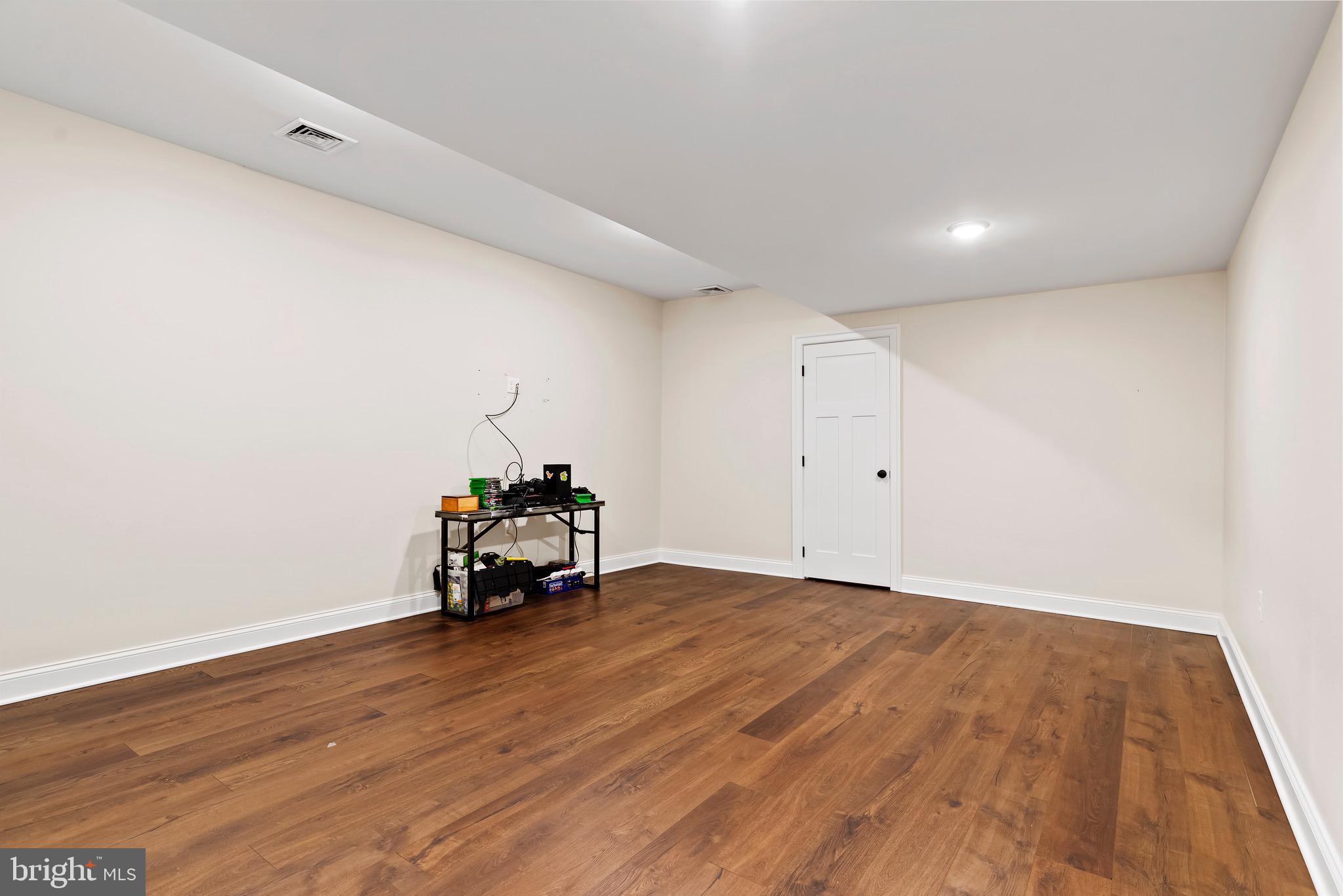 26 Jennifer Ln