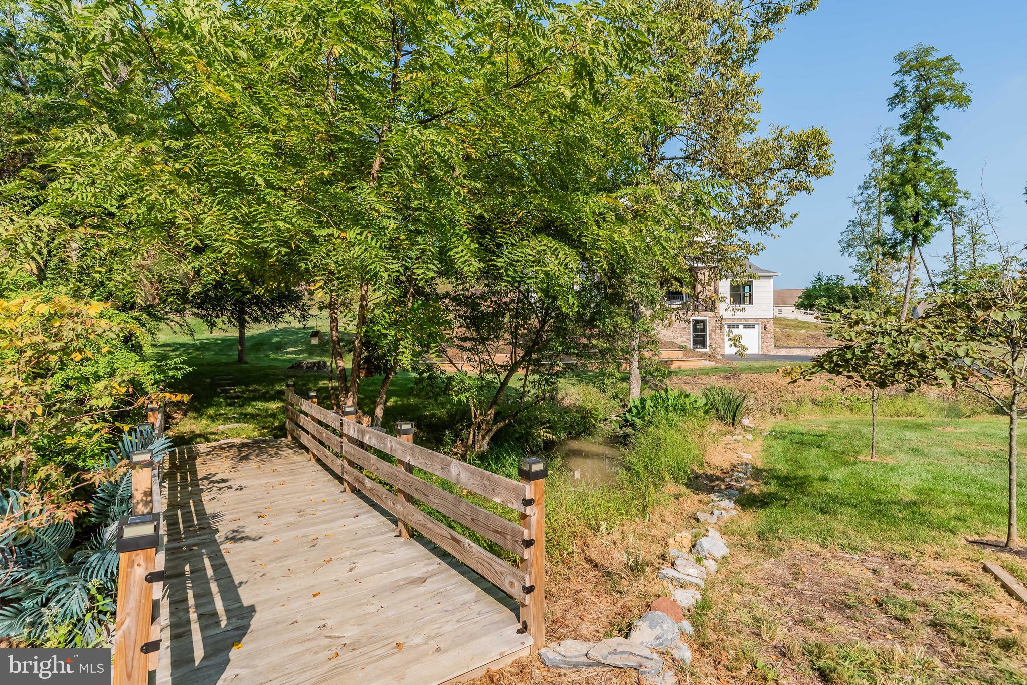 26 Jennifer Ln