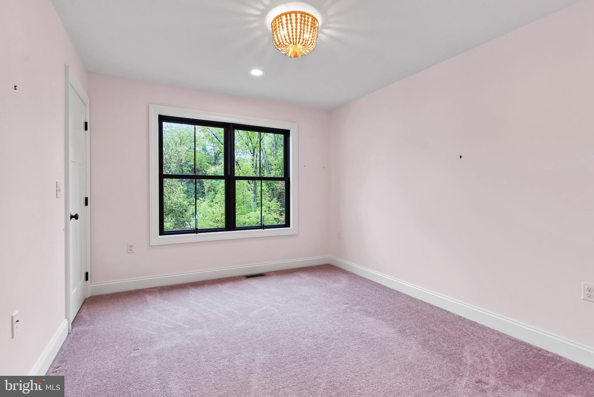 26 Jennifer Ln