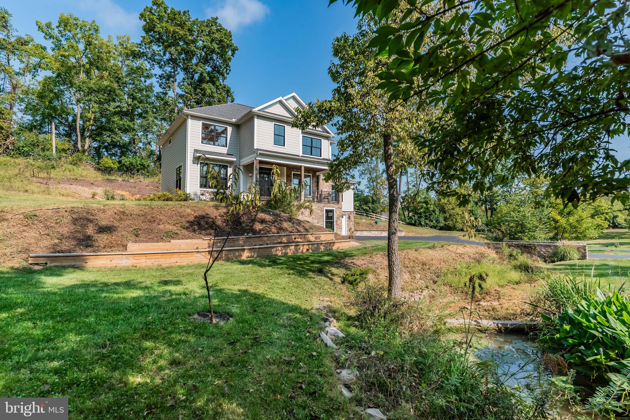 26 Jennifer Ln