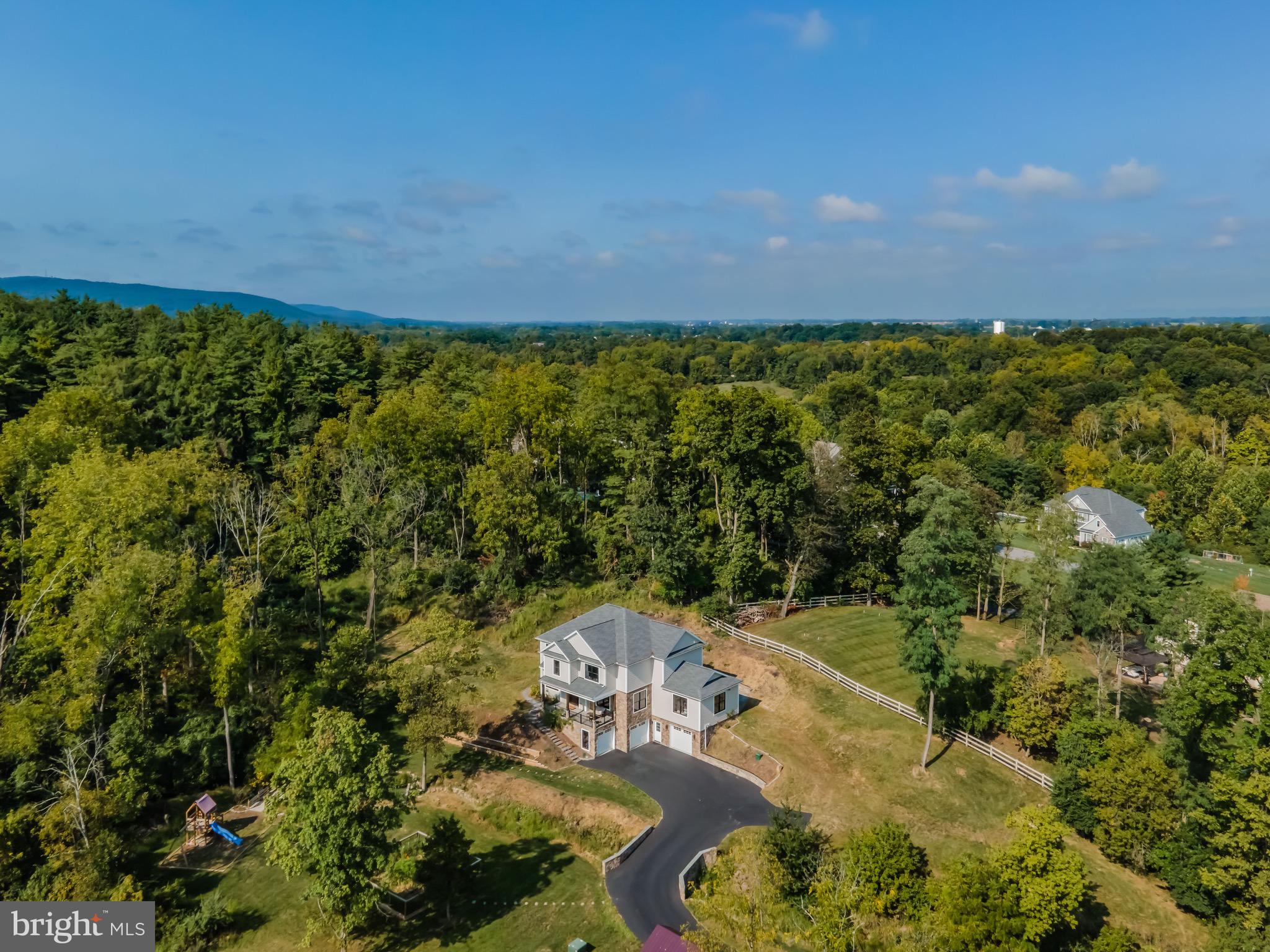 26 Jennifer Ln