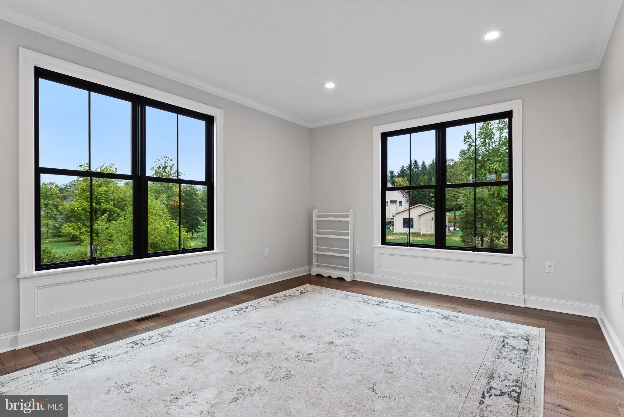 26 Jennifer Ln