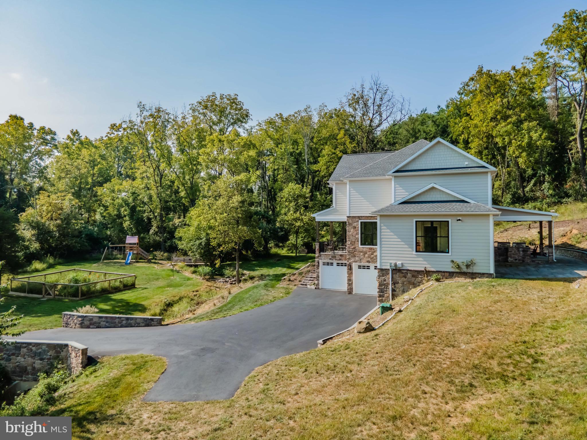 26 Jennifer Ln