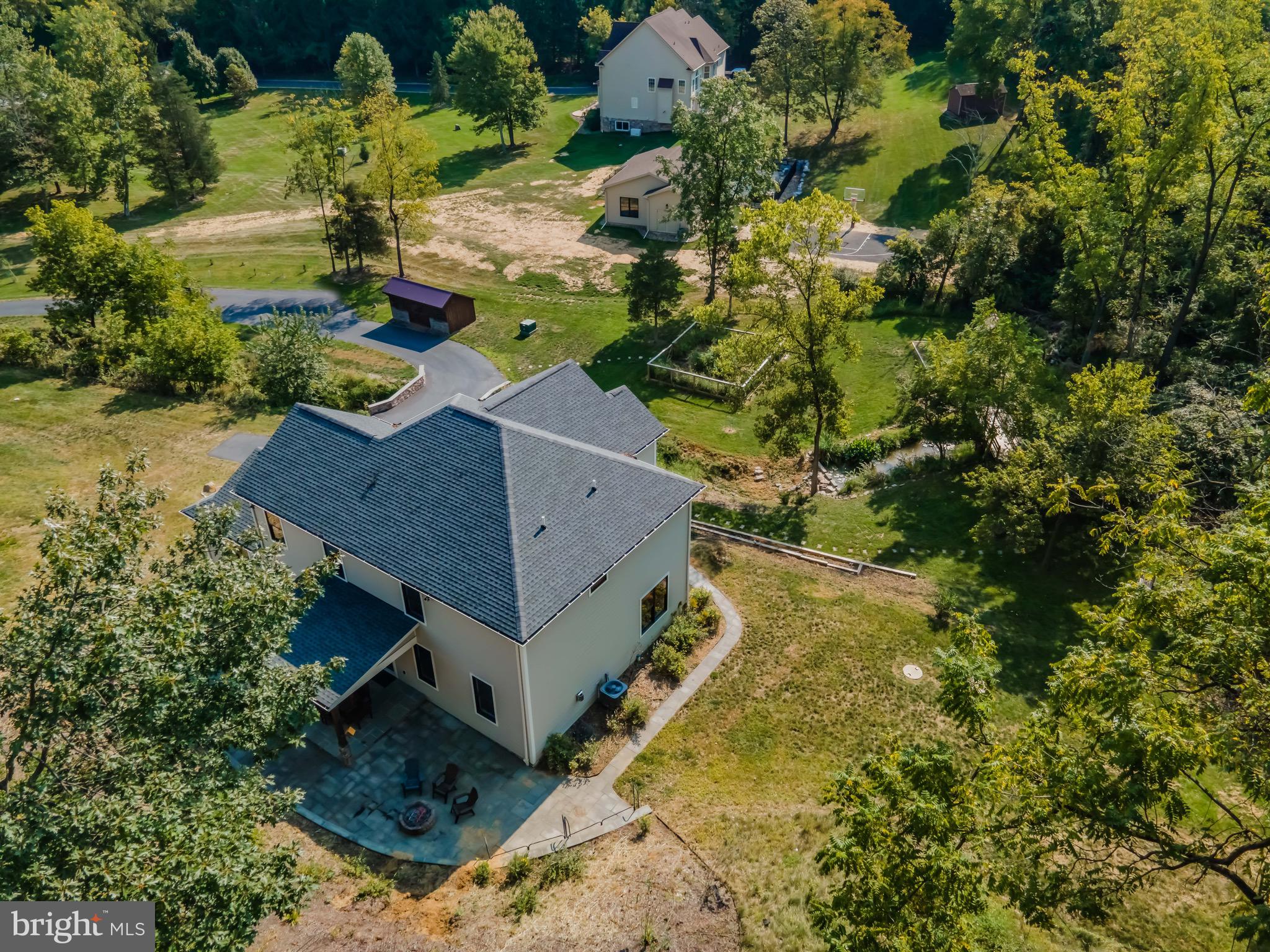 26 Jennifer Ln