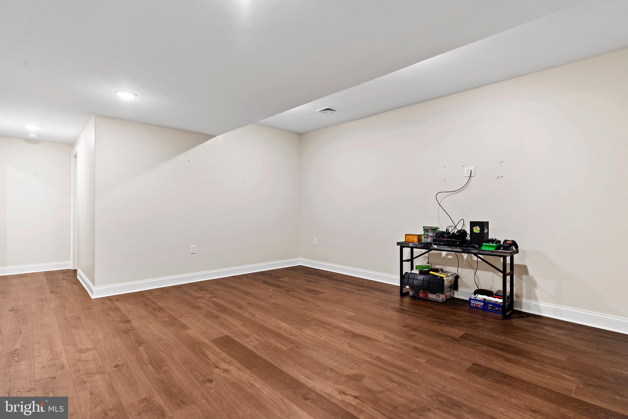 26 Jennifer Ln