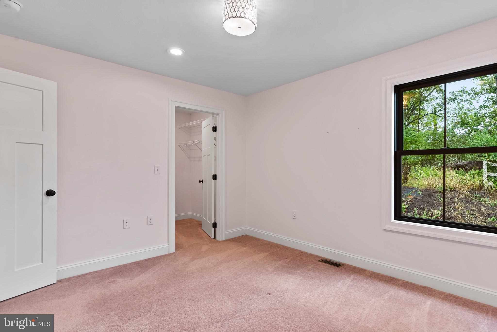 26 Jennifer Ln