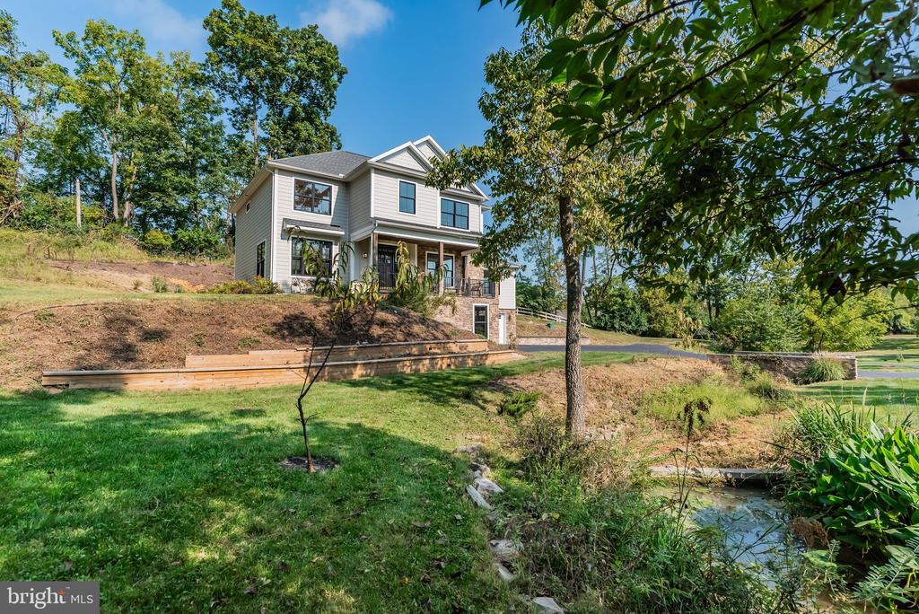 26 Jennifer Ln