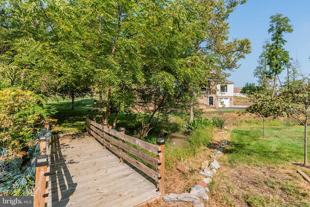 26 Jennifer Ln