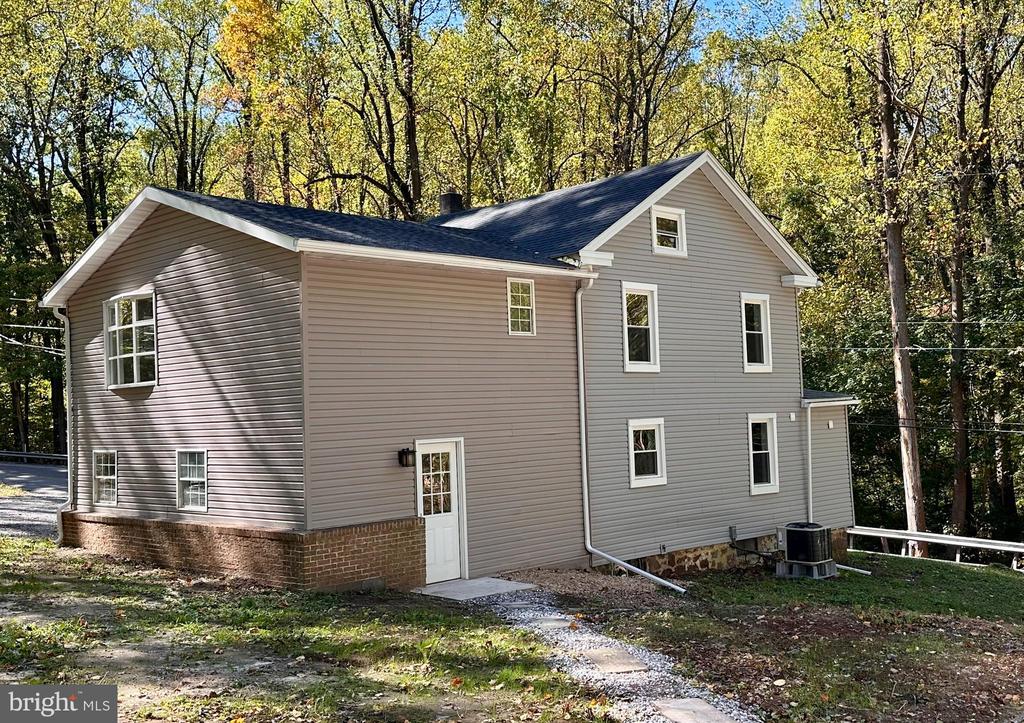 1580 Pines Rd