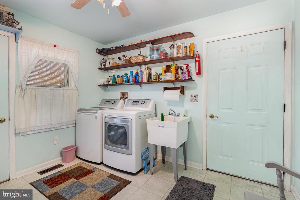40 Spring Dr