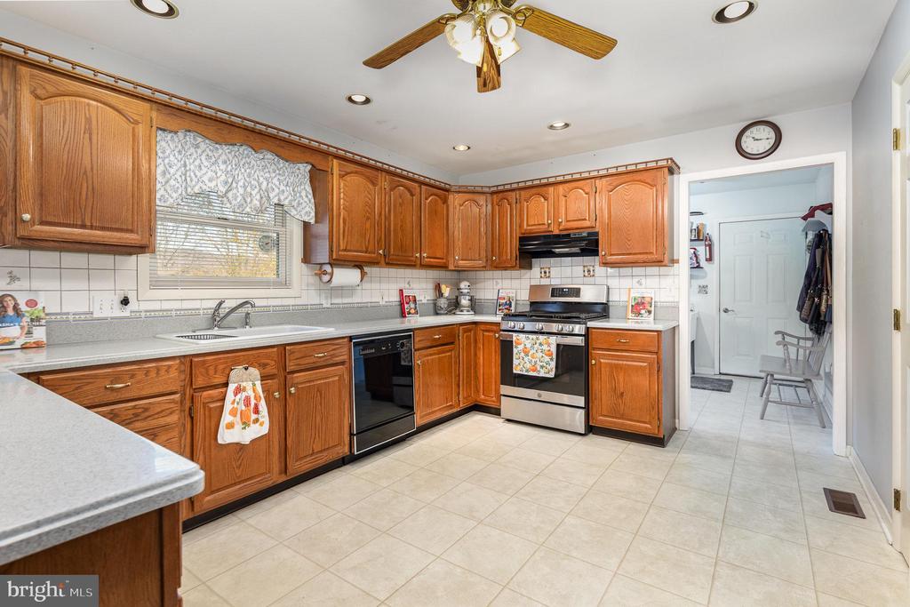 40 Spring Dr