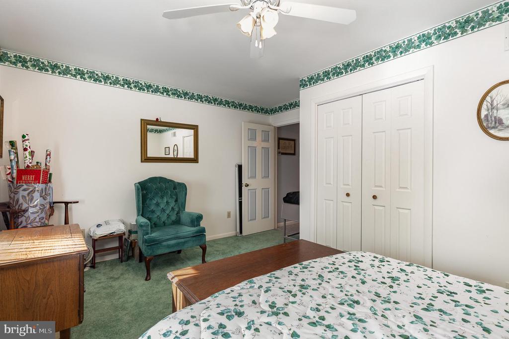 40 Spring Dr