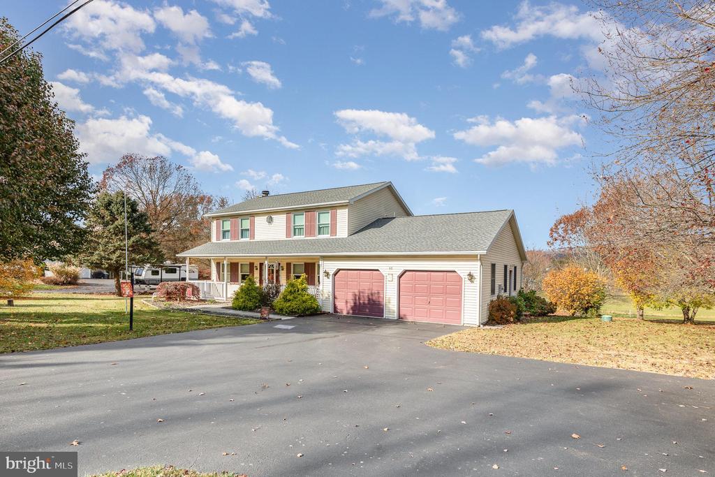 40 Spring Dr