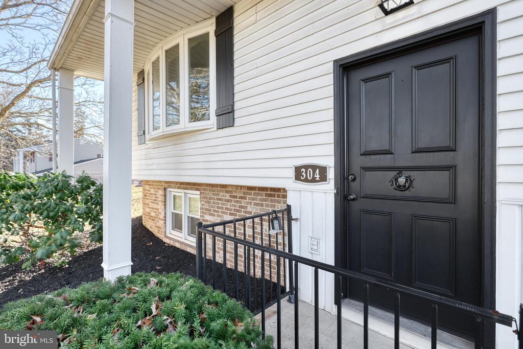 304 Sunset Dr