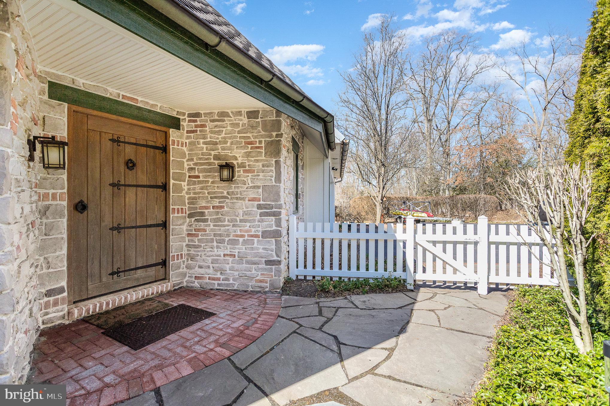 140 E Siddonsburg Rd