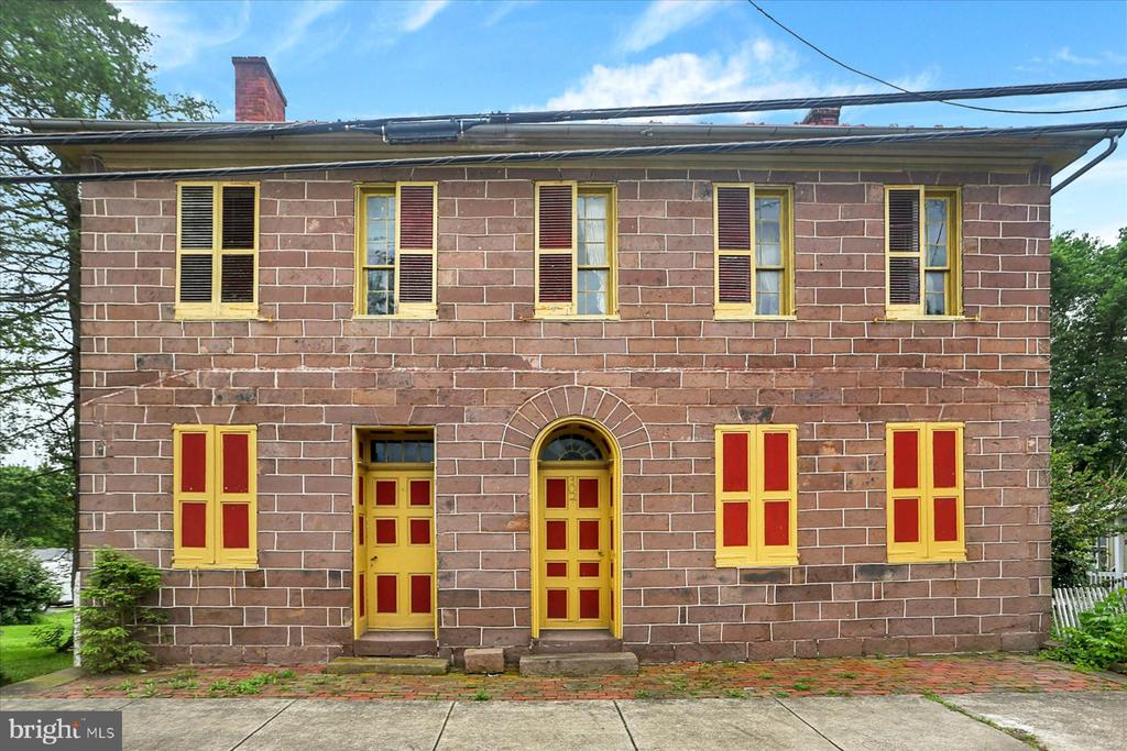 302 W Front St