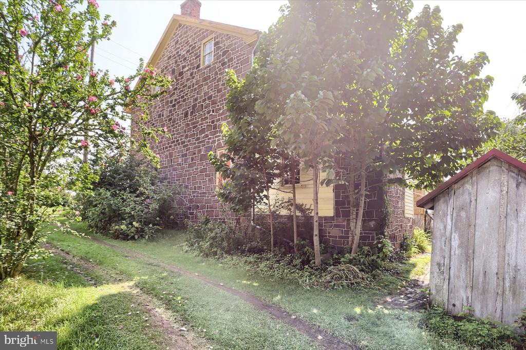 302 W Front St
