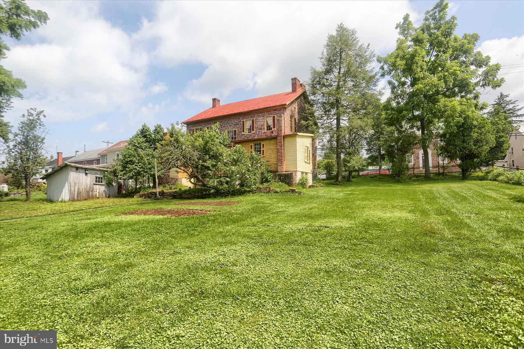 302 W Front St