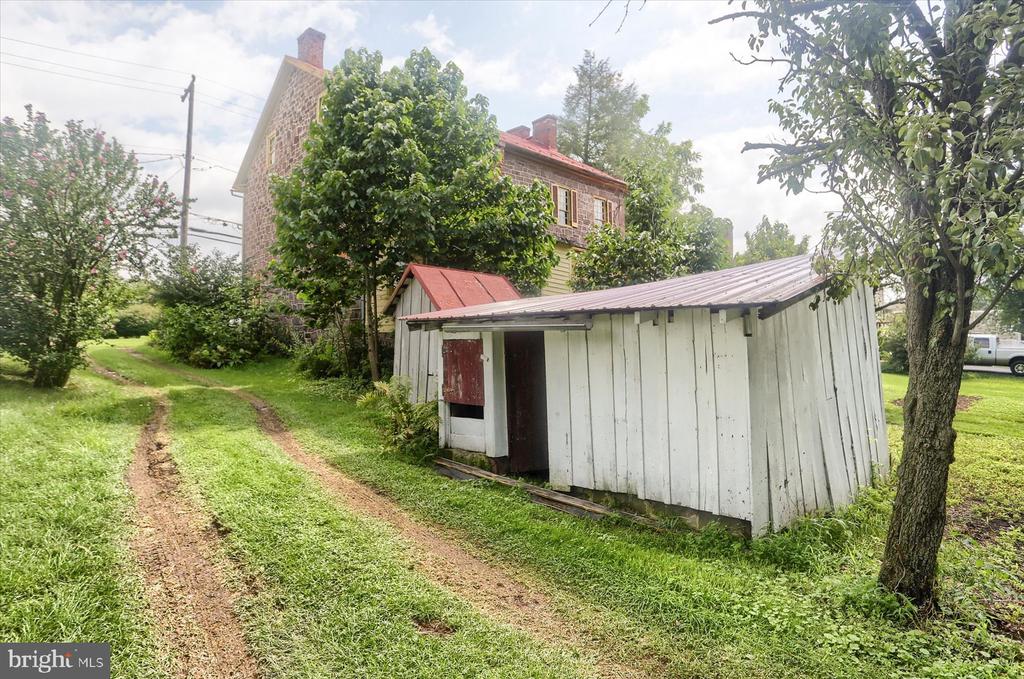 302 W Front St