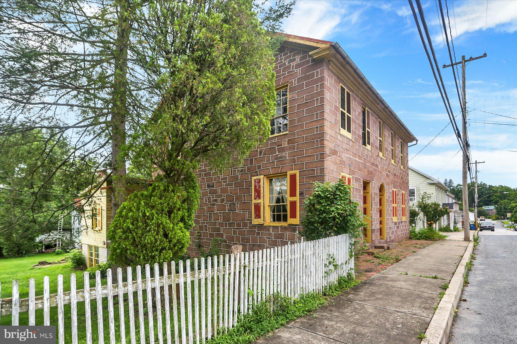 302 W Front St