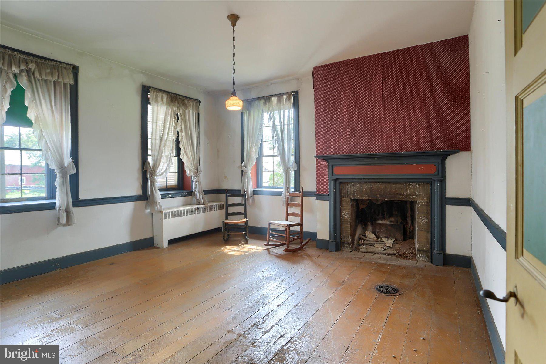 302 W Front St