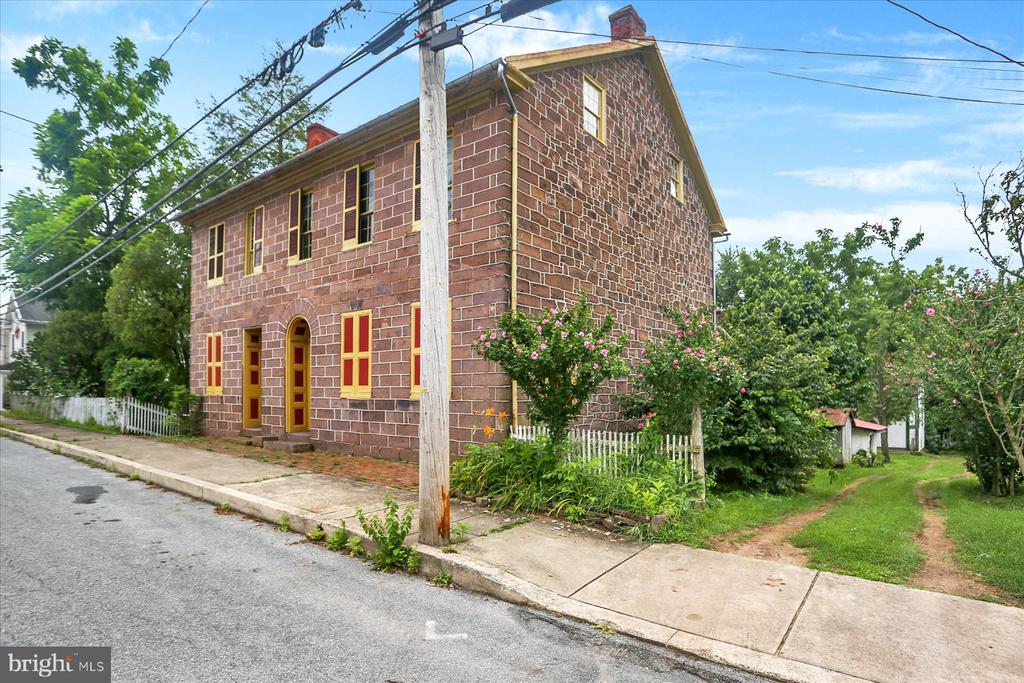 302 W Front St