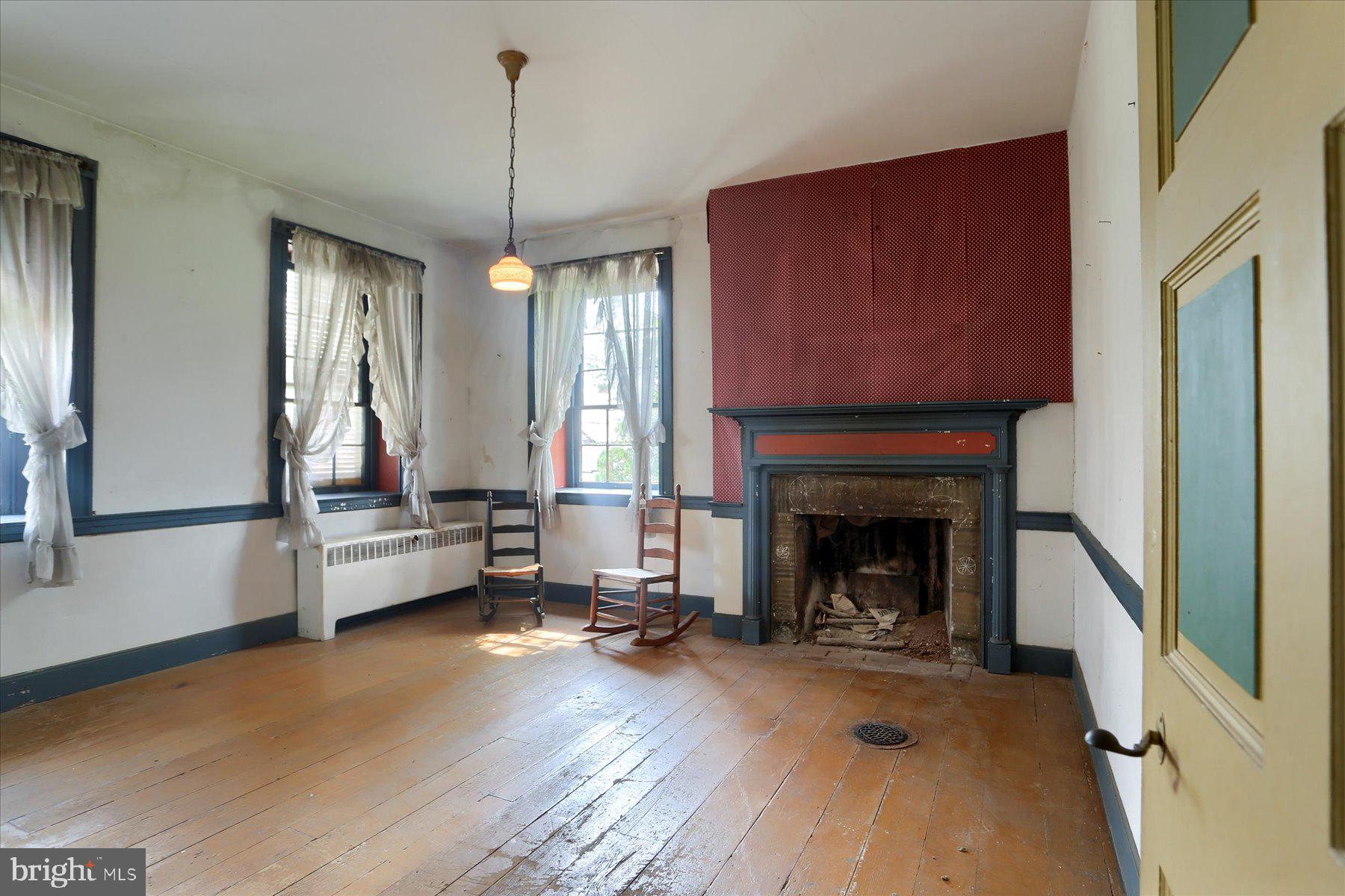 302 W Front St