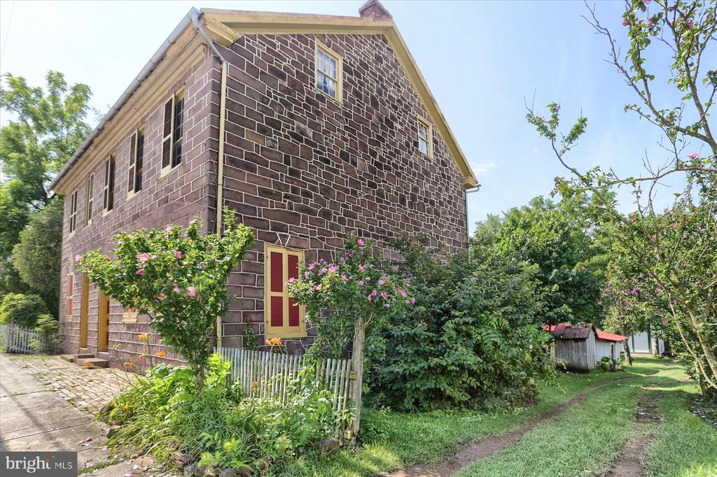 302 W Front St