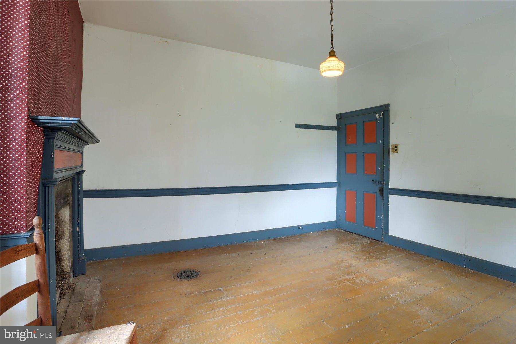 302 W Front St