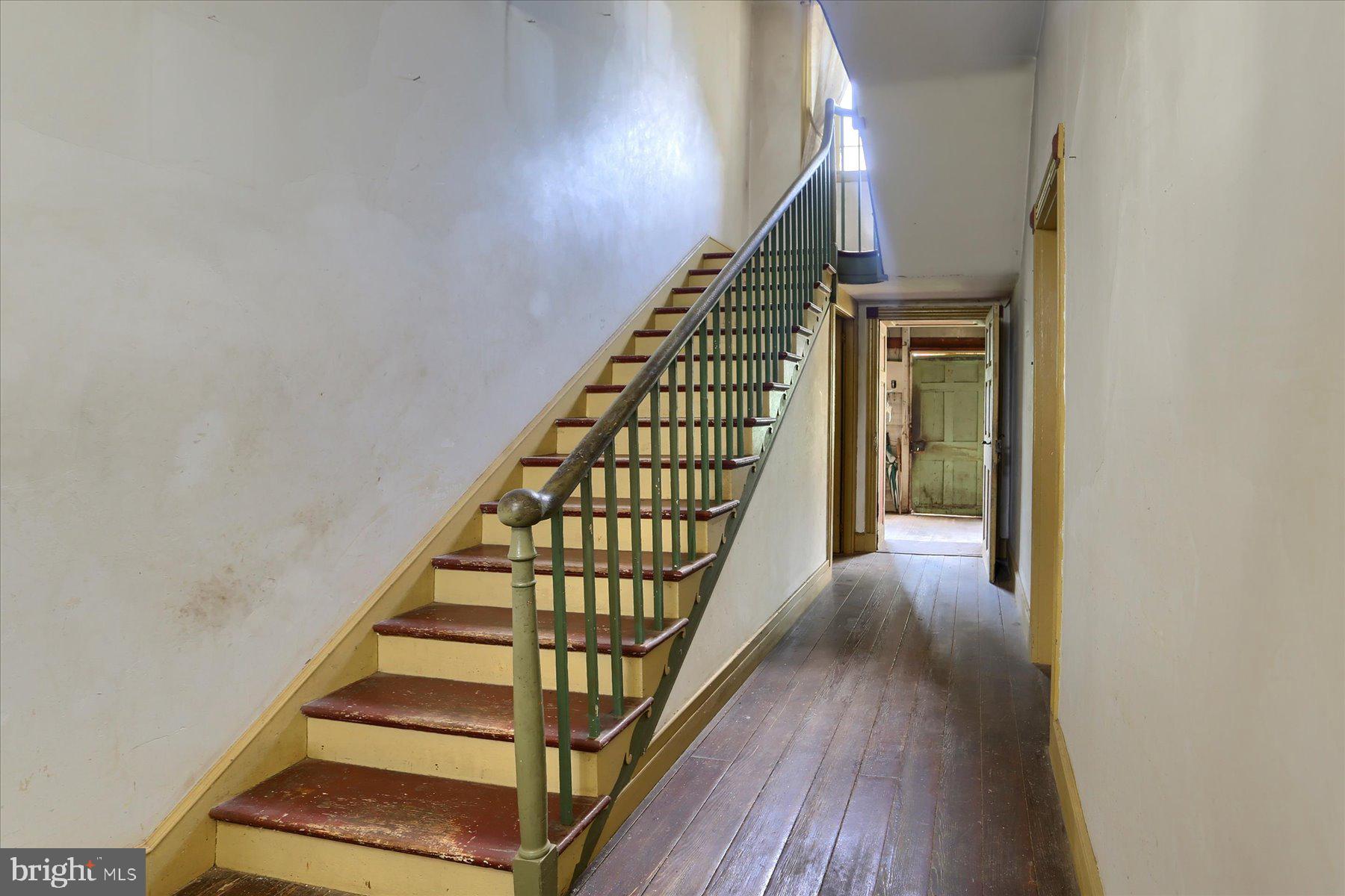 302 W Front St