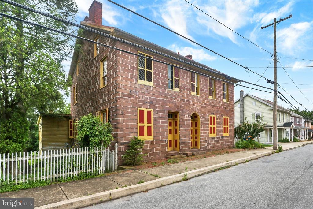 302 W Front St