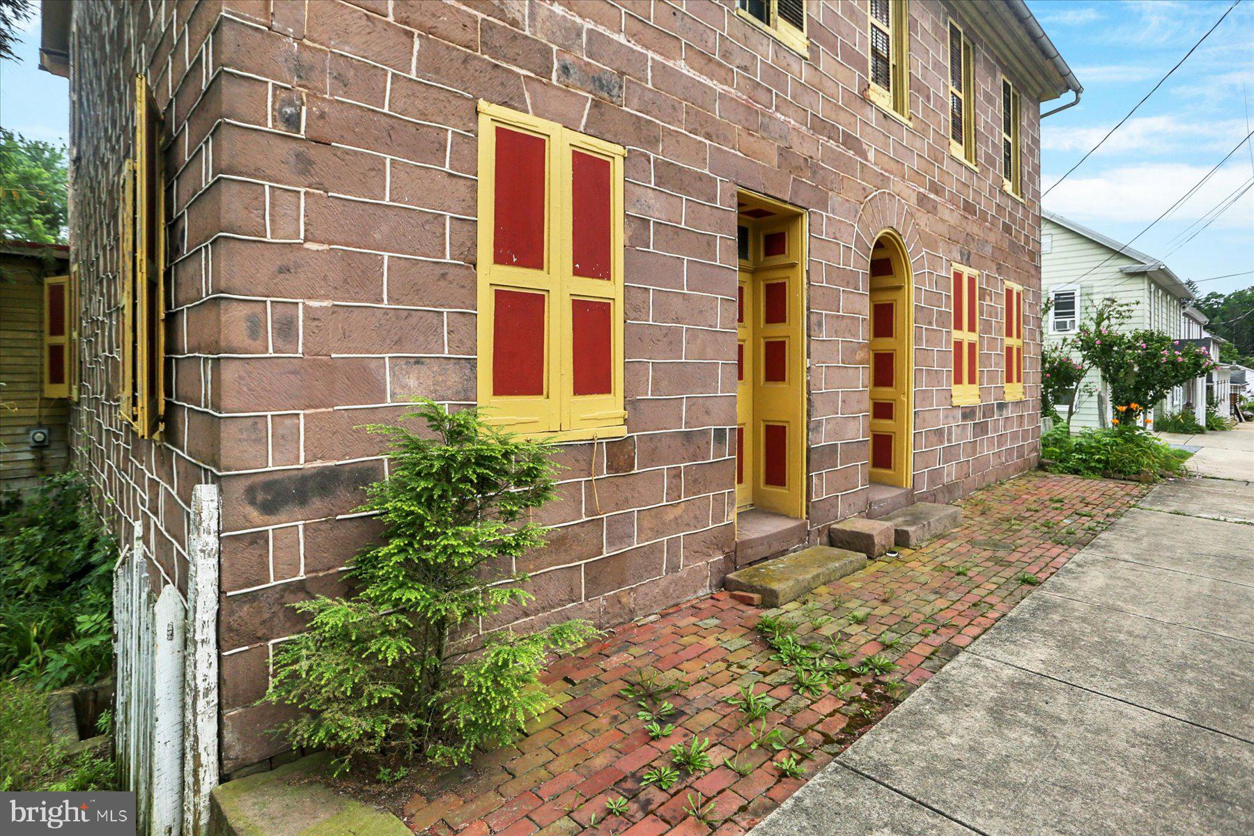 302 W Front St