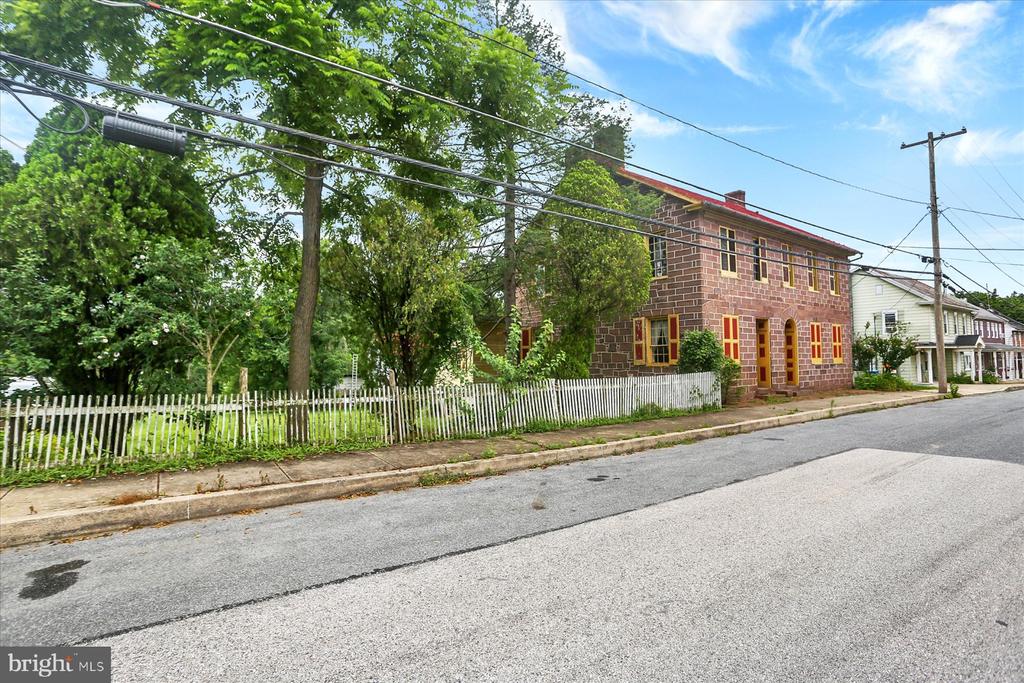 302 W Front St