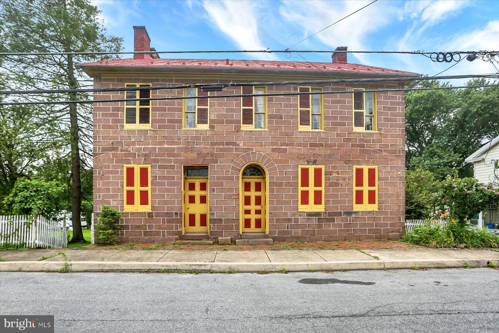 302 W Front St