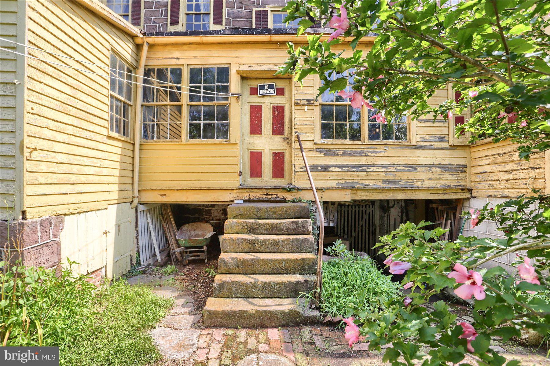 302 W Front St