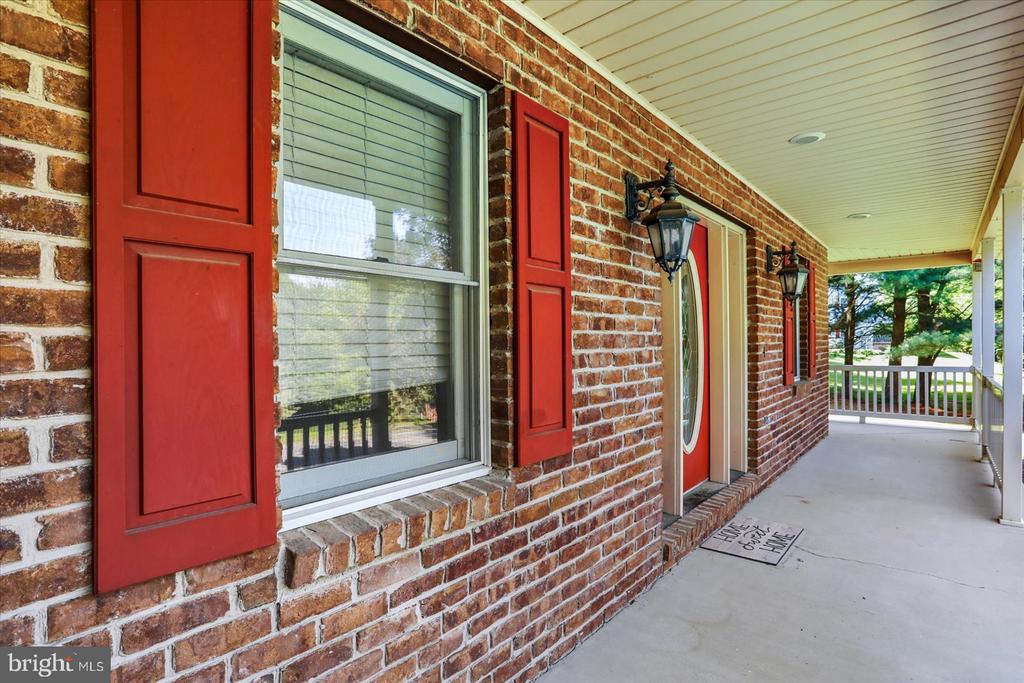 63 Lindsay Ln