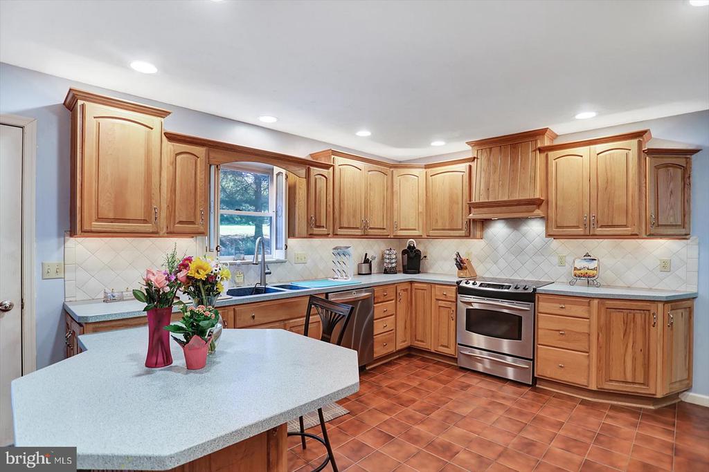 63 Lindsay Ln