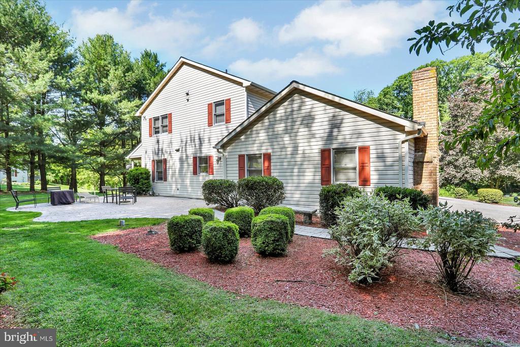 63 Lindsay Ln