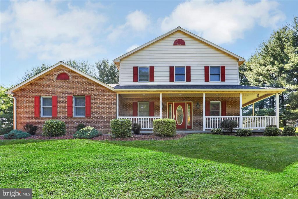 63 Lindsay Ln