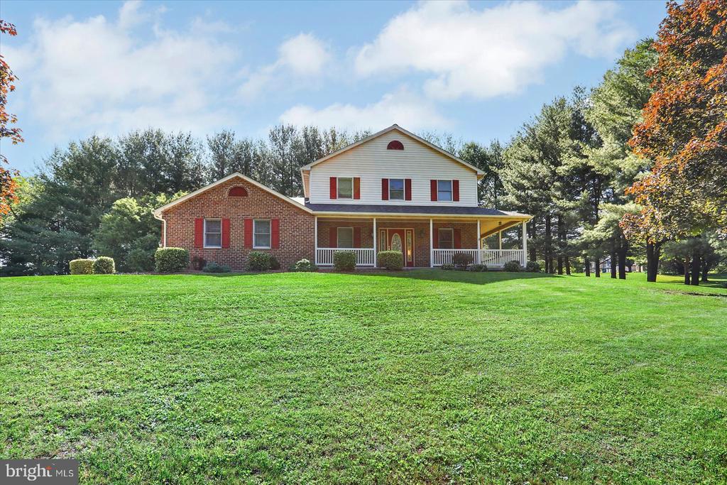 63 Lindsay Ln