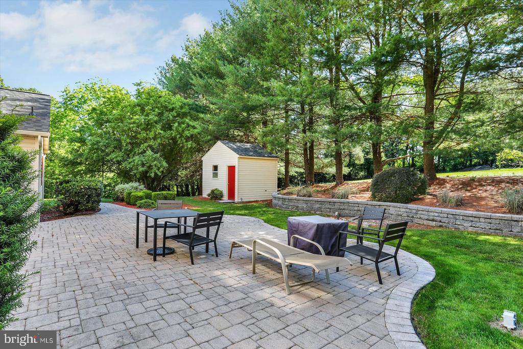 63 Lindsay Ln